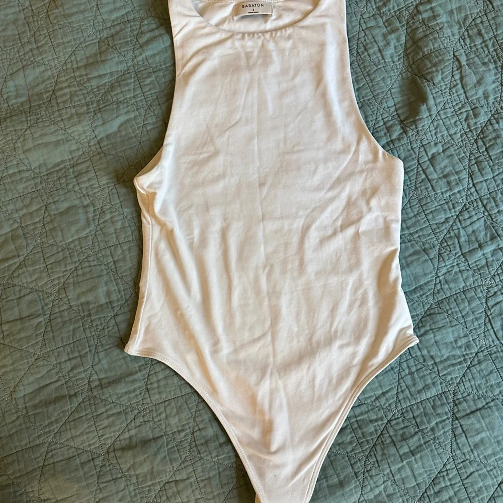 Aritzia
Contour Crew Bodysuit - Picture 2 of 2